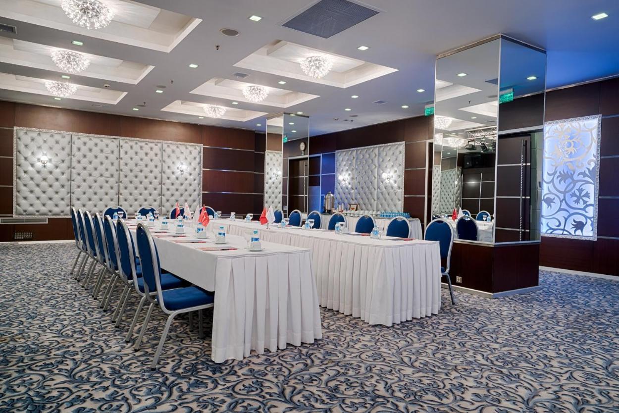 Ramada By Wyndham Ankara Hotell Exteriör bild